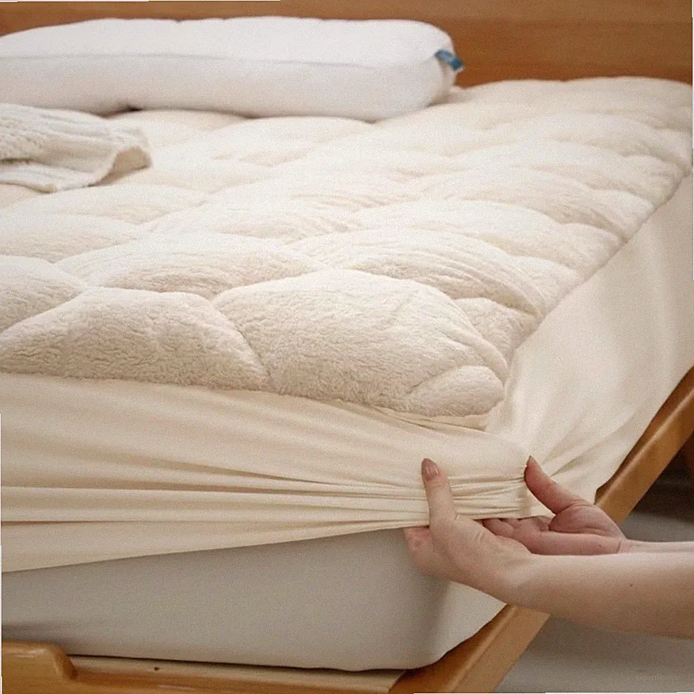 Faux Fur Mattress Pad Quilted Fitted Mattress Cover, Fluffy Warm Soft Breatha...