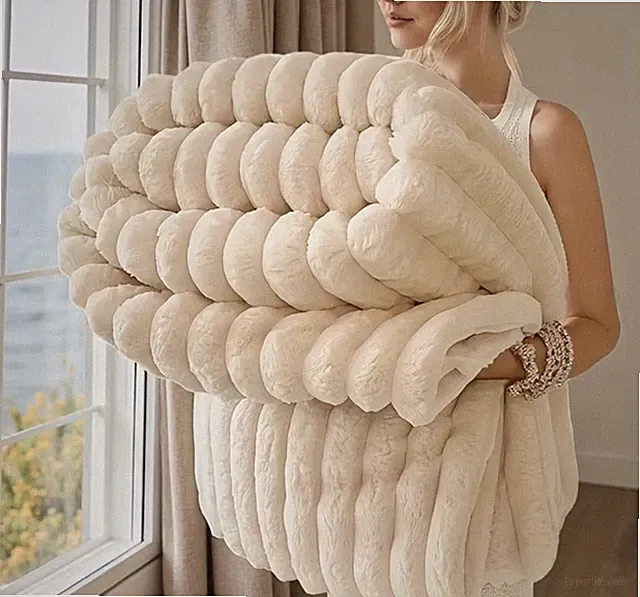 Luxurious Faux Fur Blanket 59x78 Inch Beige Machine Washable Double sided